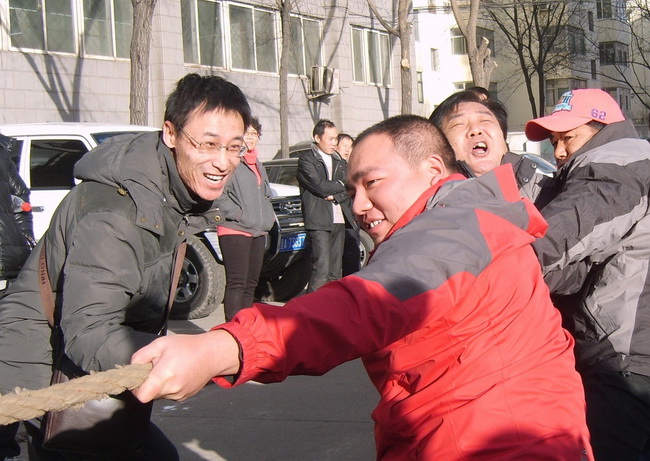 加油，看你的了?。S晉榮攝--2013年12月攝于地調(diào)院迎元旦拔河比賽中）_調(diào)整大小.JPG